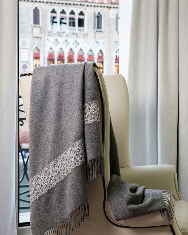 Сколько должен стоить подарок на свадьбу?