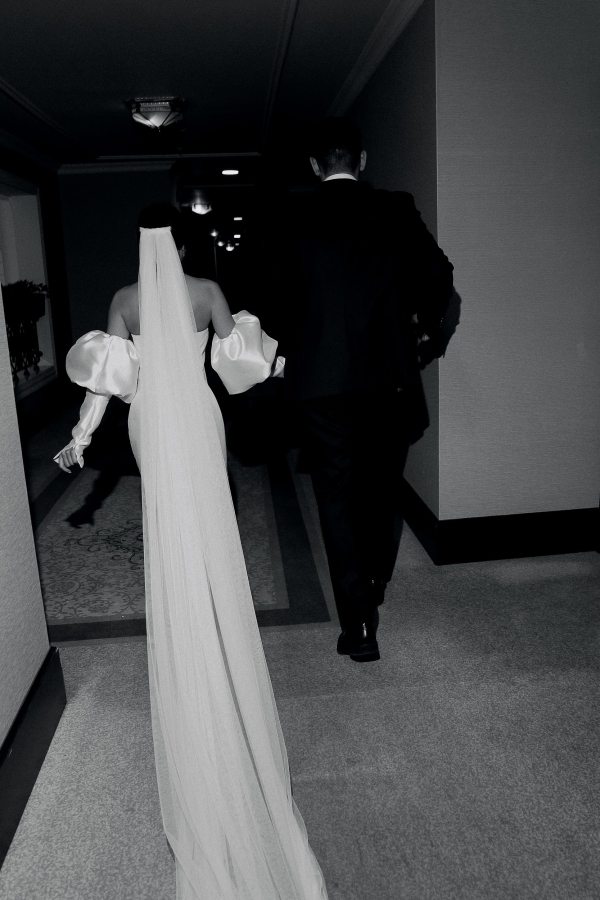 Творческий проект с лаконичным декором от свадебного