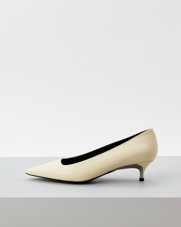 Пригласили на свадьбу? Вот 36 стильных туфель