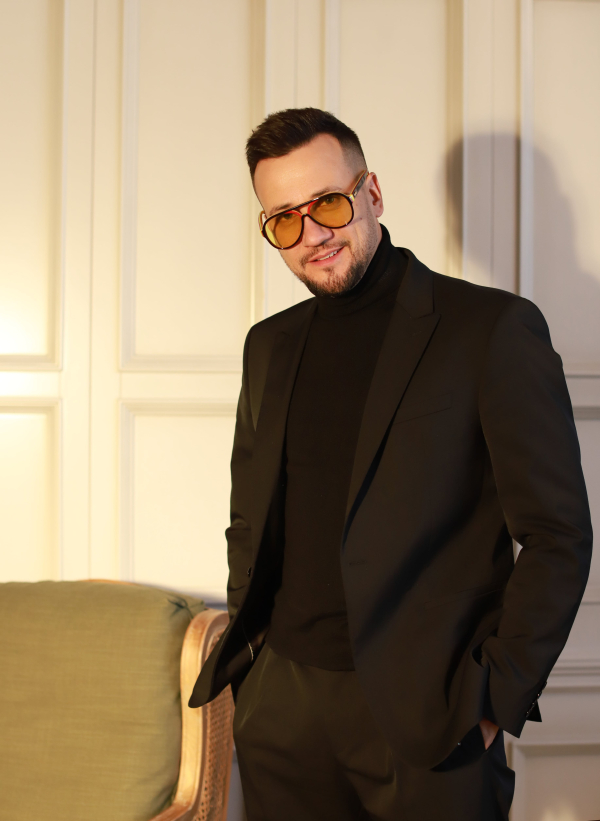 Ведущие Стас Зубков