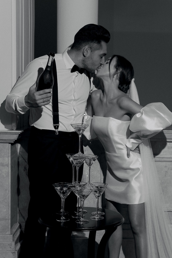 Творческий проект с лаконичным декором от свадебного