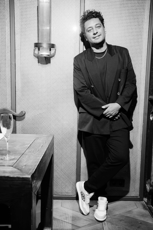 Ведущие Адис Маммо