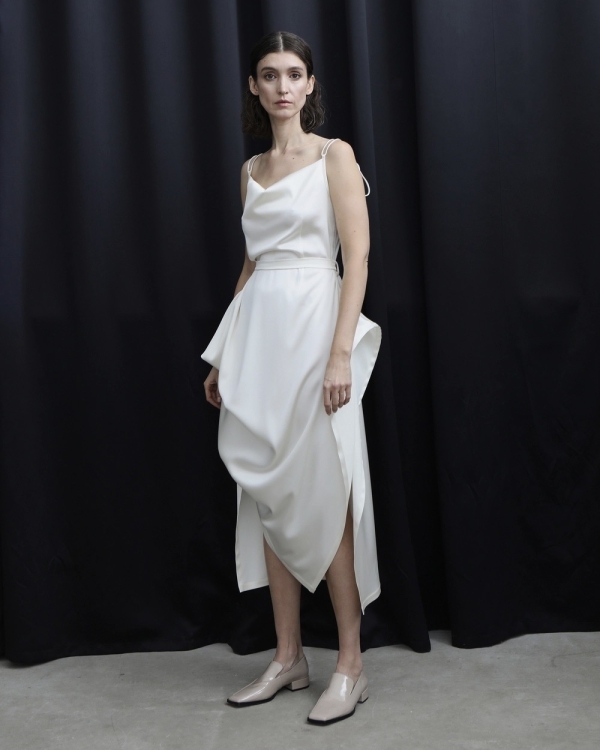 Актуальные белые платья для невест до 100