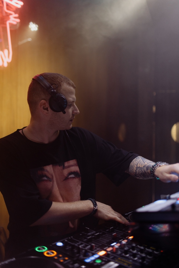 Диджеи Константин Телешев