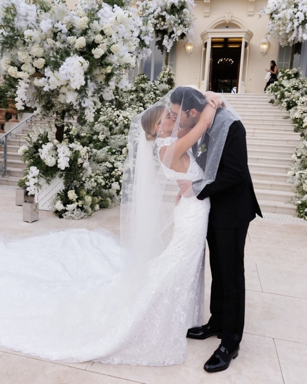 3 платья Chanel, отель на Лазурном берегу