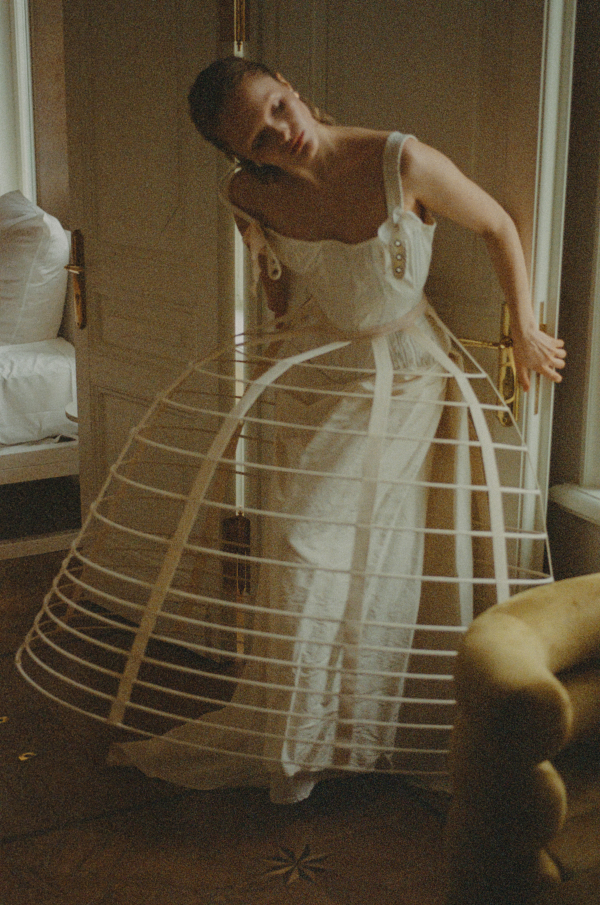 Эксцентричная съемка утра невесты на стыке историзма