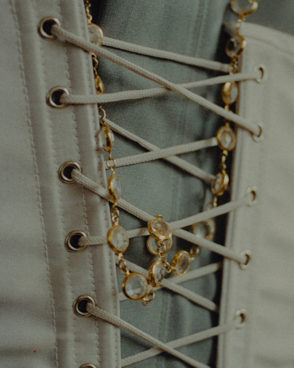 Эксцентричная съемка утра невесты на стыке историзма