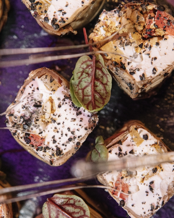 Гастрономический сторителлинг от службы кейтеринга «Хангри Вульф»