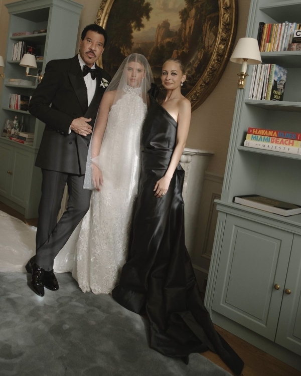 3 платья Chanel, отель на Лазурном берегу