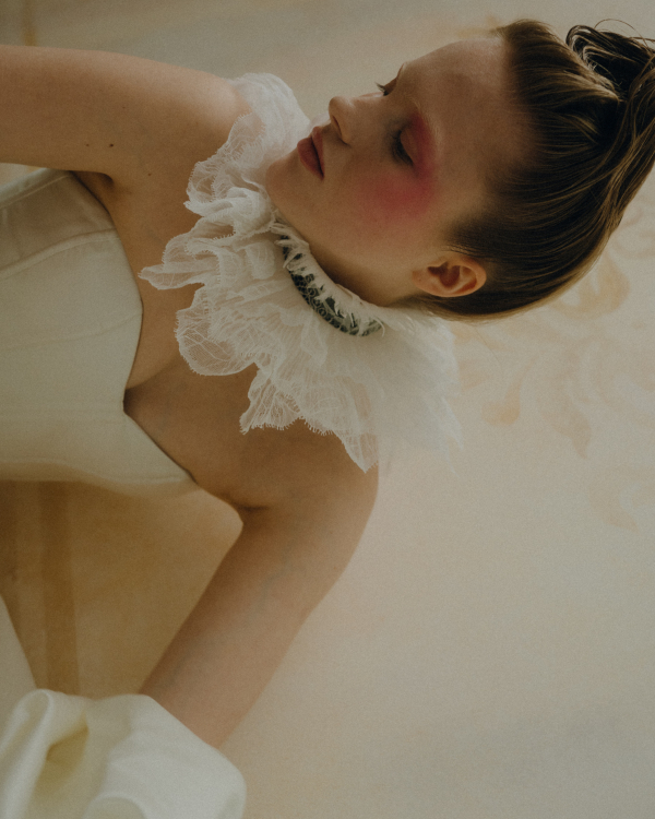 Эксцентричная съемка утра невесты на стыке историзма