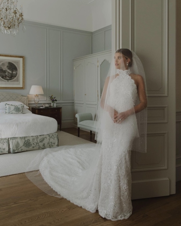 3 платья Chanel, отель на Лазурном берегу