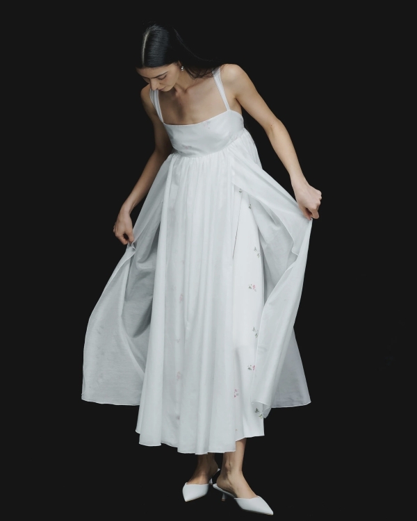 Актуальные белые платья для невест до 100