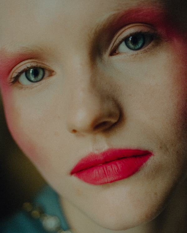 Эксцентричная съемка утра невесты на стыке историзма