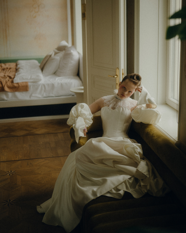 Эксцентричная съемка утра невесты на стыке историзма