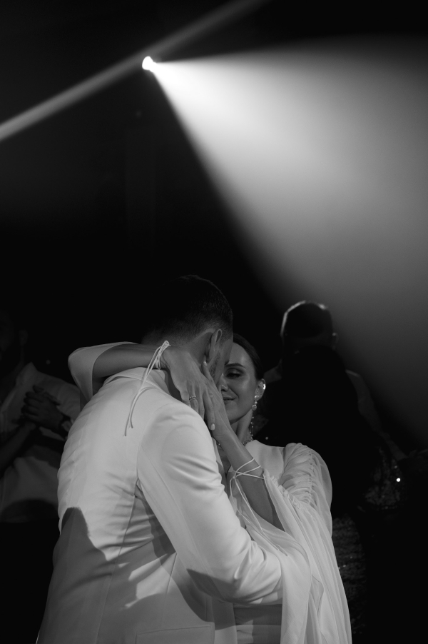 Свадьба с прогулкой на катере и чувственной