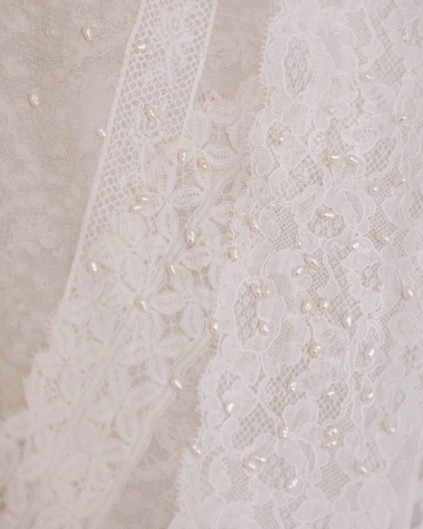 Винтаж в свадебном образе — глубоко символичный тренд.