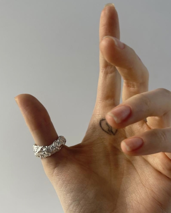 Обручальные кольца — это не про нас.