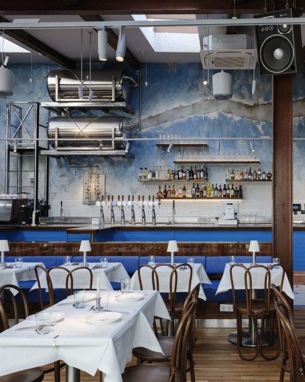 Воскресный маркет на Патриарших прудах, осьми-дог в