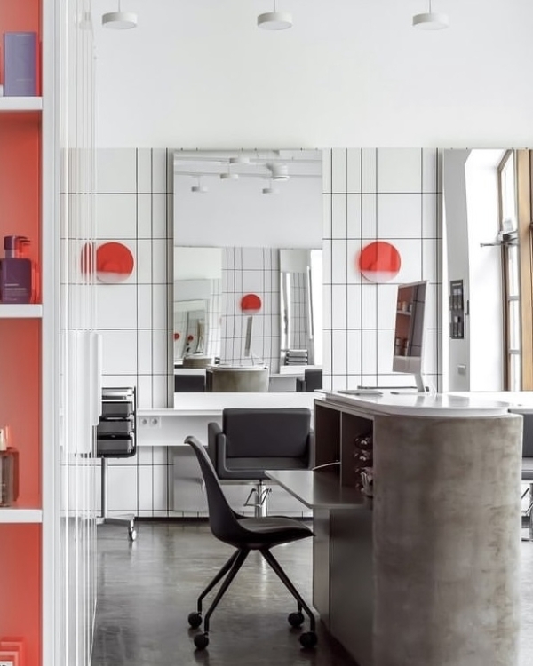 Стрижемся и наводим красоту: 7 модных парикмахерских