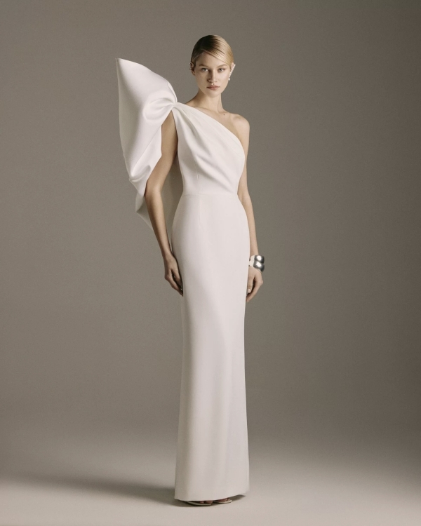 Будь проще: 20 лаконичных свадебных платьев 2024