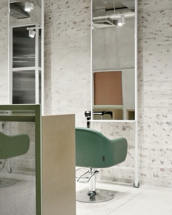 Стрижемся и наводим красоту: 7 модных парикмахерских