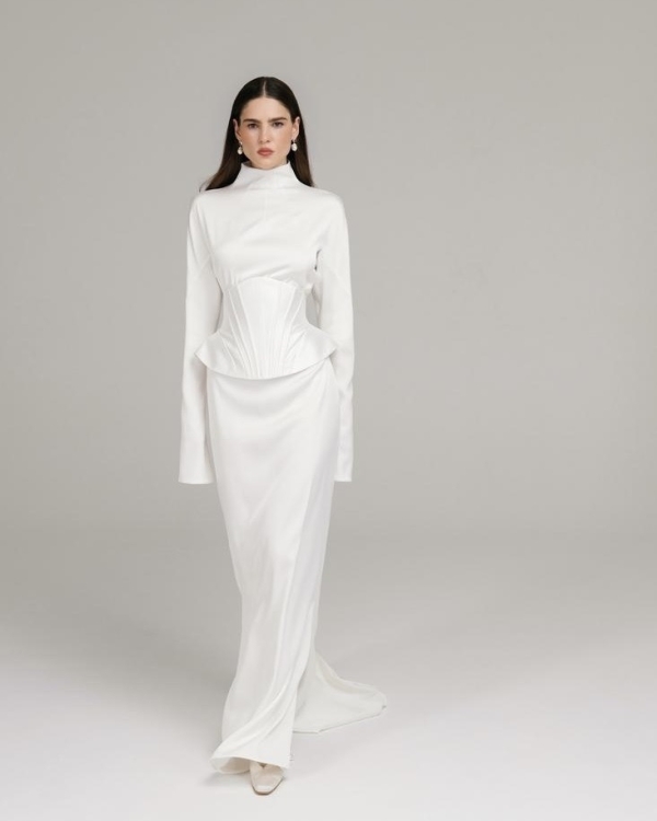 Будь проще: 20 лаконичных свадебных платьев 2024