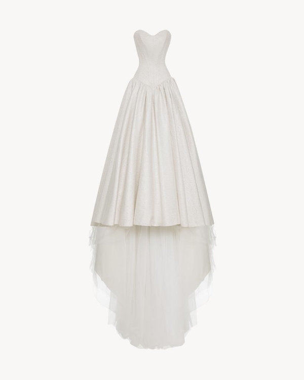 Будь проще: 20 лаконичных свадебных платьев 2024