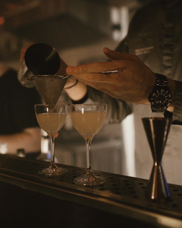 Майская классика в «Шашлычной», радиоспектакль в «Практике»