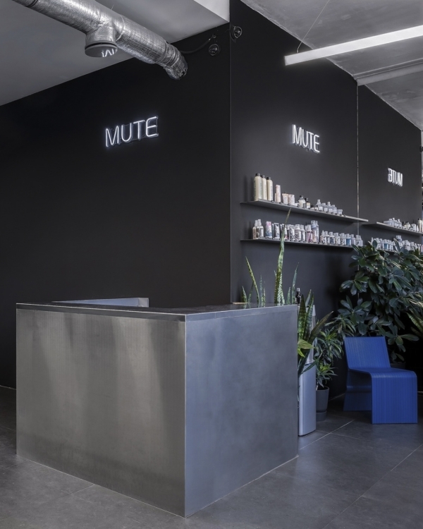 Стрижемся и наводим красоту: 7 модных парикмахерских