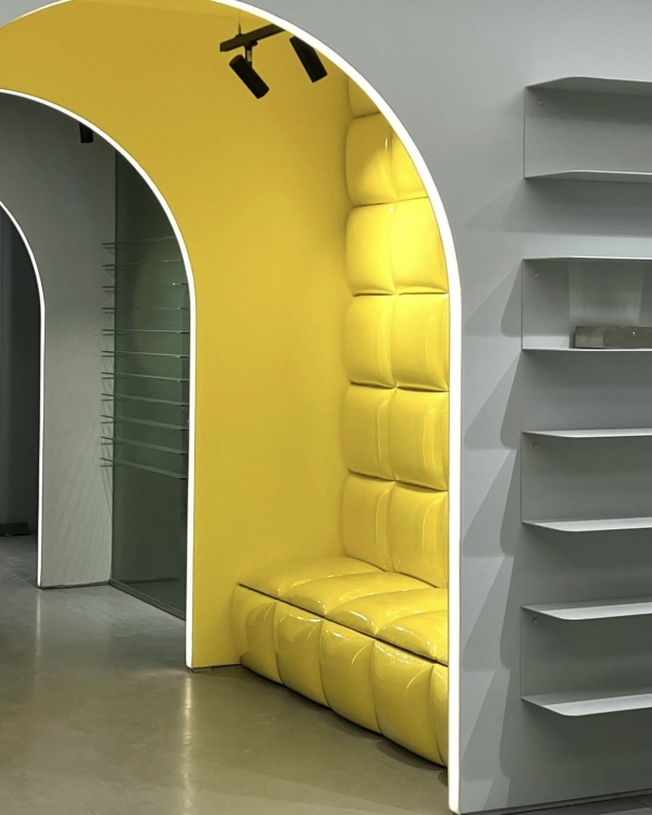 Стрижемся и наводим красоту: 7 модных парикмахерских