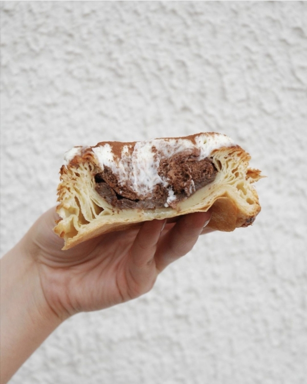 Воскресный маркет на Патриарших прудах, осьми-дог в