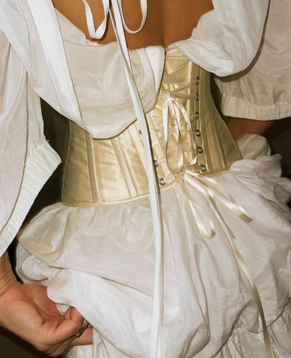 Глубокий вдох. Где искать корсет на свадьбу?