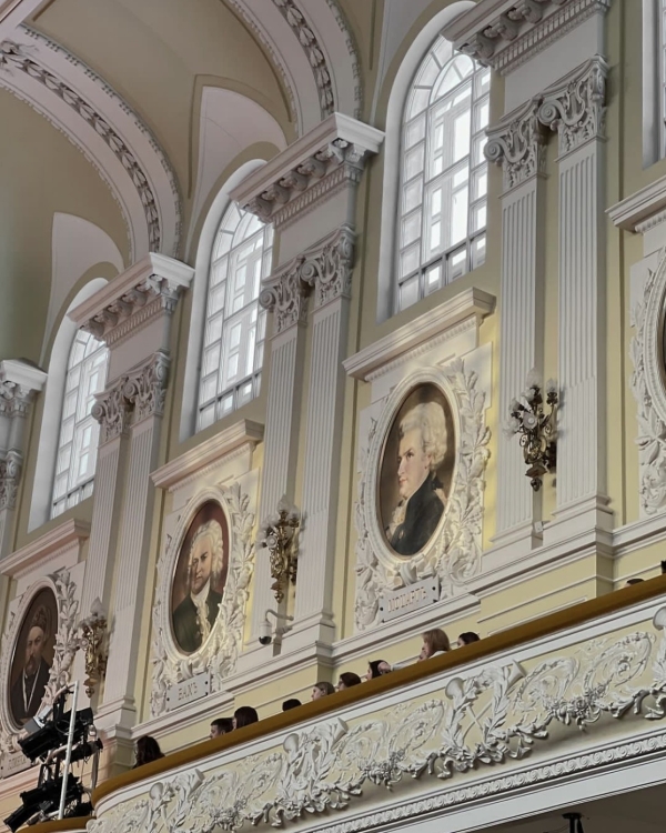 Майская классика в «Шашлычной», радиоспектакль в «Практике»