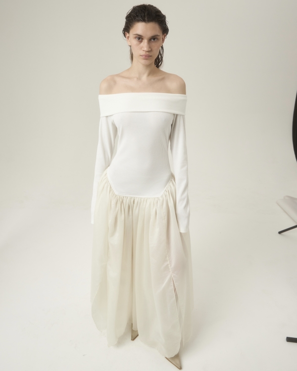 Будь проще: 20 лаконичных свадебных платьев 2024