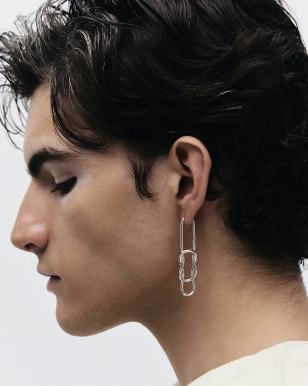 Обручальные кольца — это не про нас.