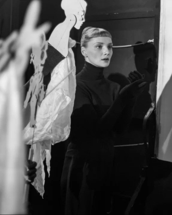 Воскресный маркет на Патриарших прудах, осьми-дог в