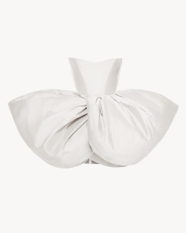 Будь проще: 20 лаконичных свадебных платьев 2024