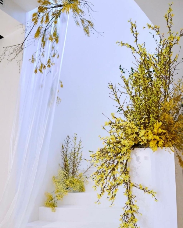 Ромашковый декор на ивенте ювелирного бренда Tous