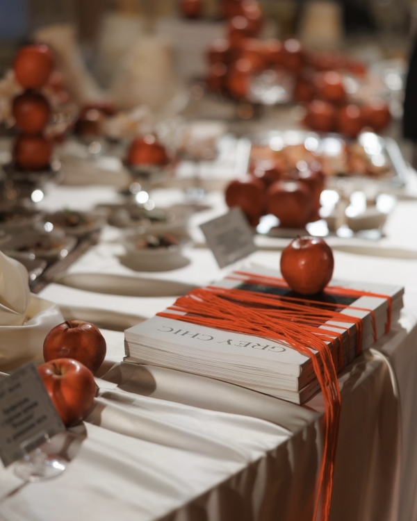 Ромашковый декор на ивенте ювелирного бренда Tous