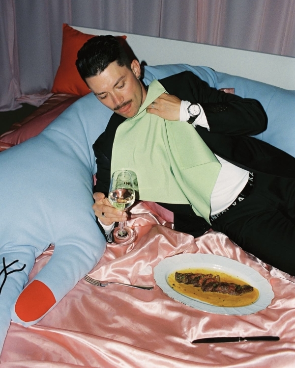 Как жениху позировать на свадьбе?