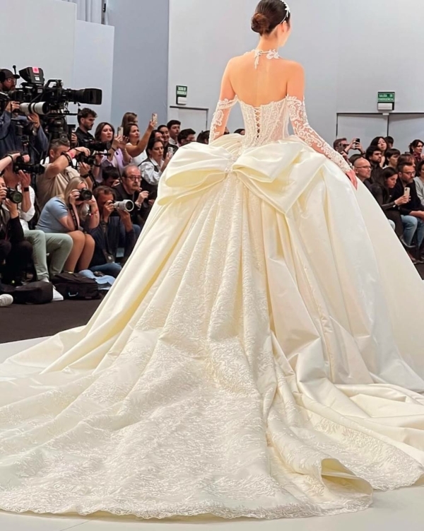 12 главных платьев с Недели свадебной моды