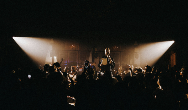 Ведущие Роман Медведев