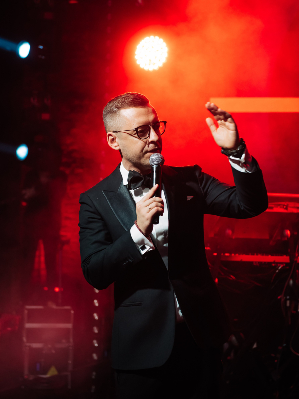 Ведущие Вадим Коробков