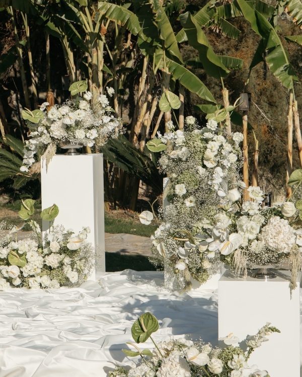 Как организовать билеты и проживание для гостей,