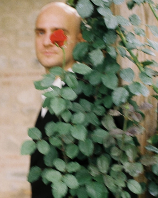 Как жениху позировать на свадьбе?