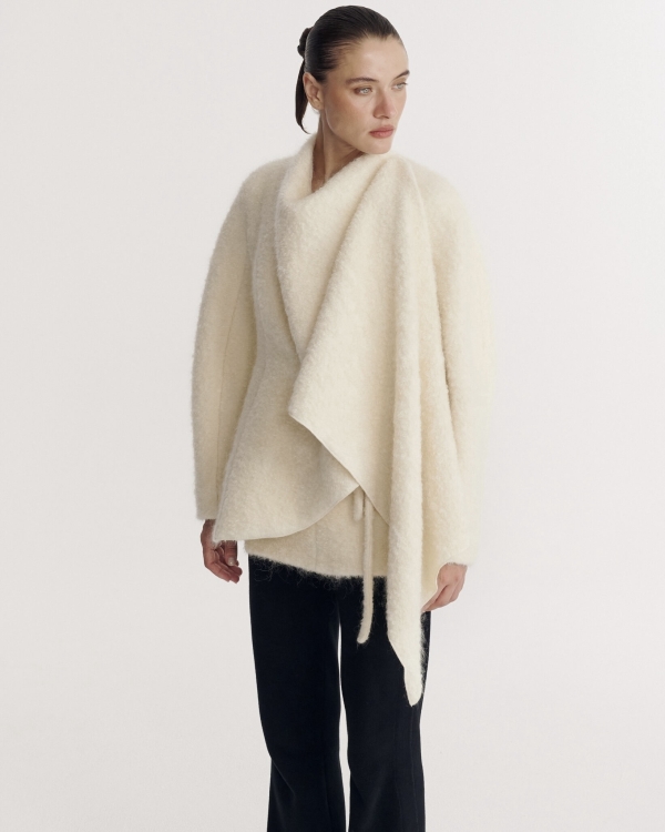 Жакет как беспроигрышная верхняя одежда для невест.