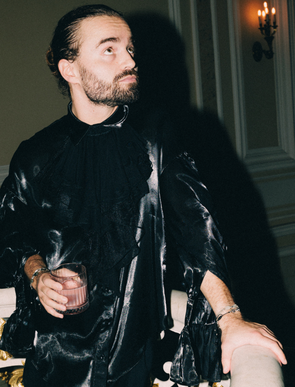 Ведущие Роман Медведев