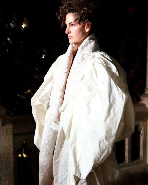 Мини-кринолины, кружевные чулки и корсеты. Новая свадебная