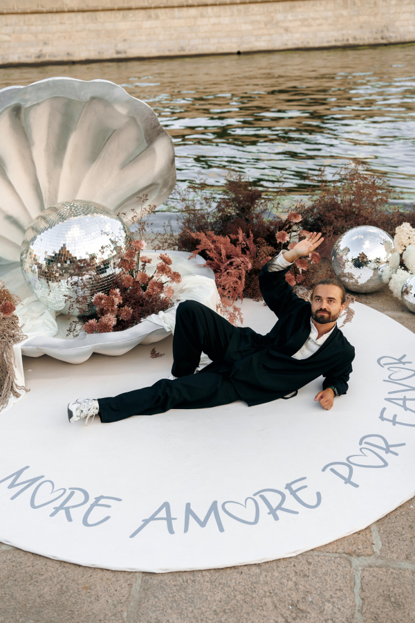 Ведущие Роман Медведев