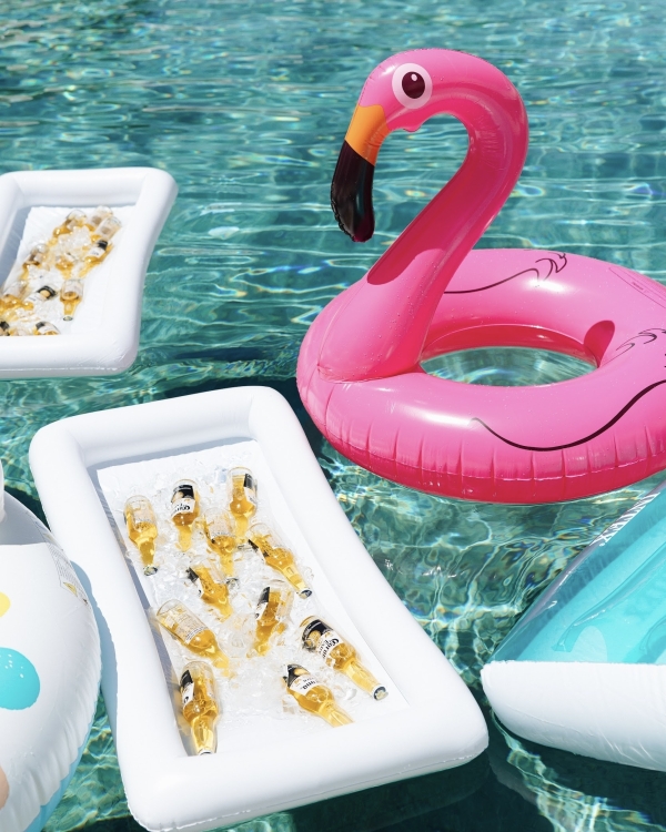 Как организовать билеты и проживание для гостей,